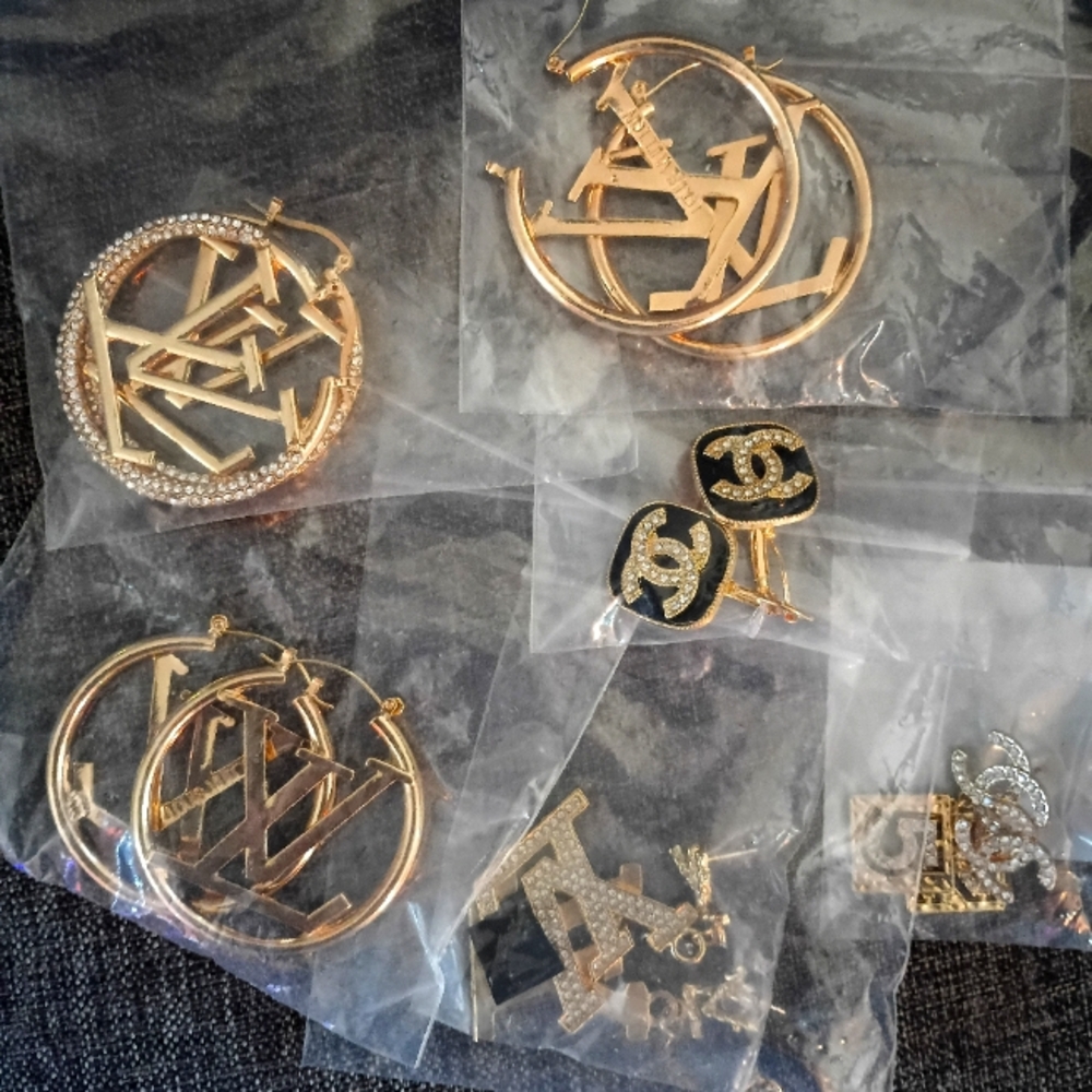 Set of 6 gold tone earrings